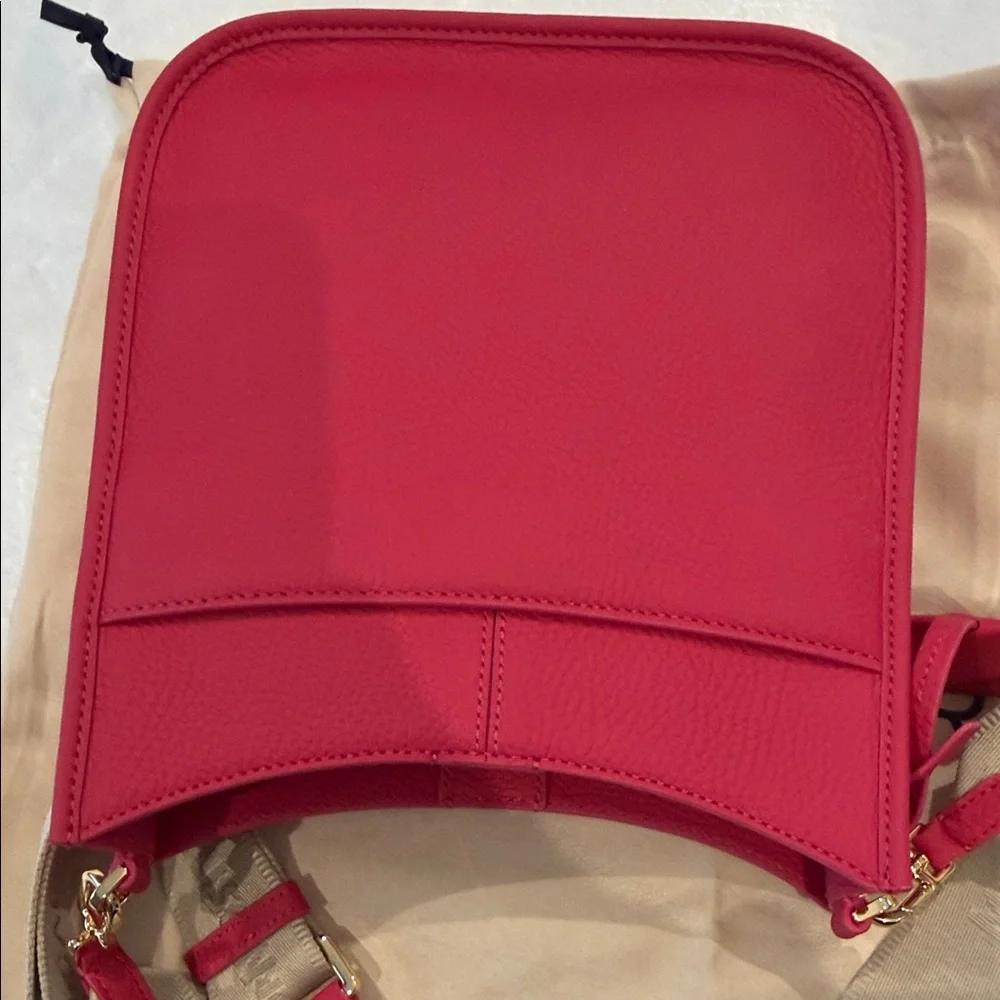 Stylish Fuchsia Crossbody Bag - Picture 4 of 4